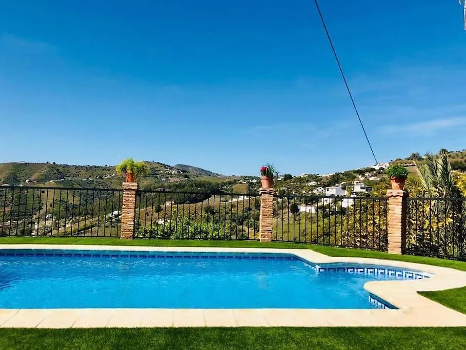 Villa En Frigiliana Con Piscina Y Jacuzzi Сasa de vacaciones