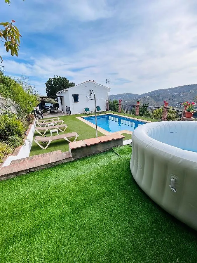 Villa En Frigiliana Con Piscina Y Jacuzzi Сasa de vacaciones