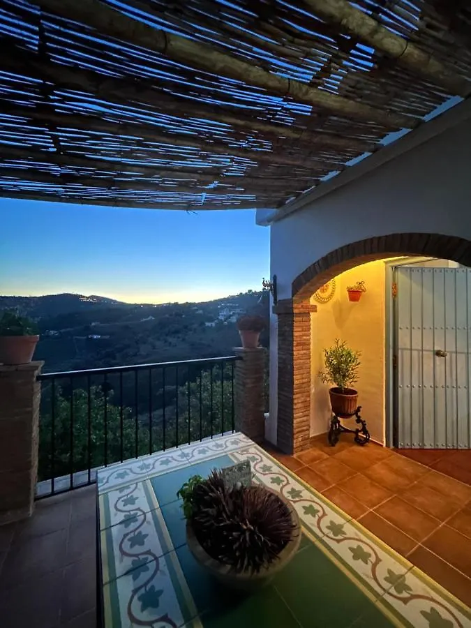 Villa En Frigiliana Con Piscina Y Jacuzzi Сasa de vacaciones