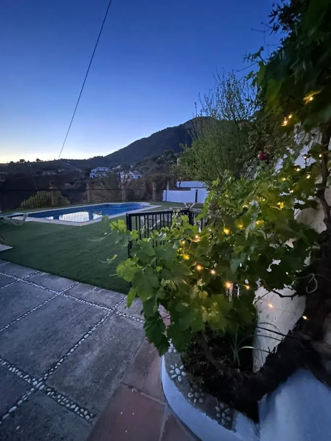 Villa En Frigiliana Con Piscina Y Jacuzzi